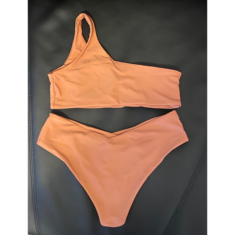 ❤️❤️NWOT SEXY NUDE ONE SHOULDER BIKINI SET